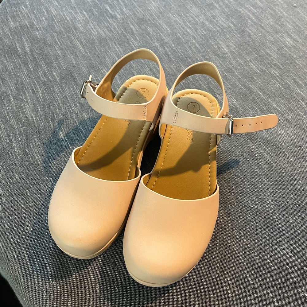 Cat & Jack size 1 wedge shoe